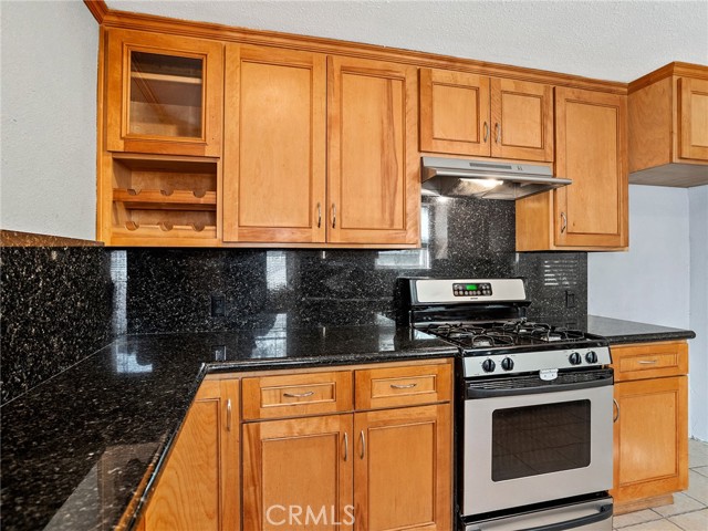 Detail Gallery Image 9 of 41 For 210 W Ash Ave, Burbank,  CA 91502 - 2 Beds | 1 Baths