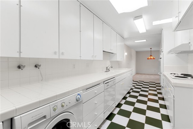 5330 Lindley Avenue, Encino CA: https://media.crmls.org/medias/c98651fd-f826-40cd-8d17-f1644f547514.jpg