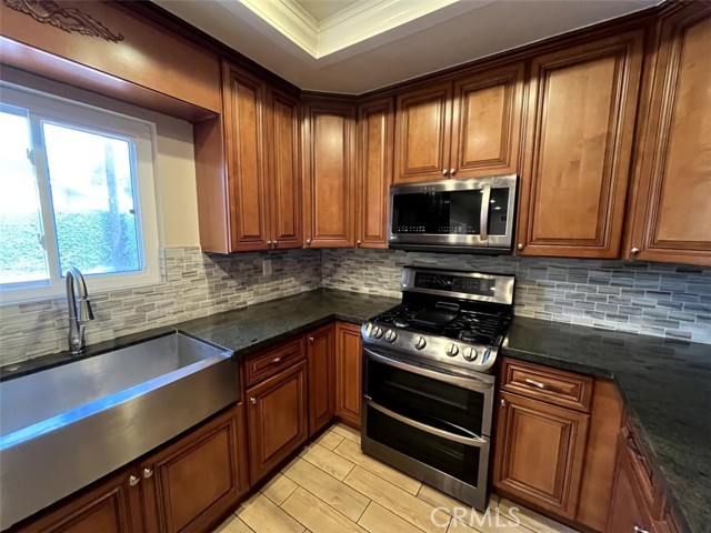 7811 Rhine Drive, Huntington Beach CA: https://media.crmls.org/medias/c9868fa6-662d-4fc2-a23d-beadcb13282d.jpg