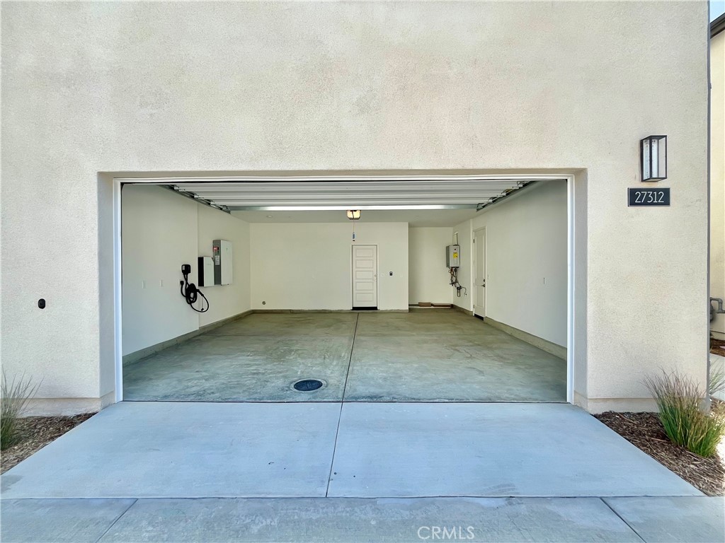 https://media.crmls.org/medias/c986d184-eb58-41cf-b1da-7aff90835952.jpg?preset=X-Large