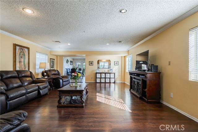 Detail Gallery Image 10 of 24 For 1801 W Cameron St, Long Beach,  CA 90810 - 4 Beds | 3 Baths