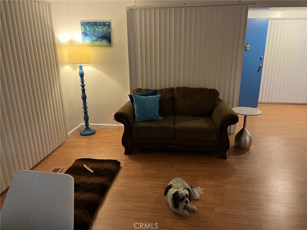 https://media.crmls.org/medias/c986fcad-ab9b-4841-a096-6601135ddbe4.jpg?preset=X-Large