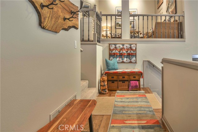 Detail Gallery Image 2 of 24 For 517 Sugar Pine Dr, Lake Arrowhead,  CA 92352 - 2 Beds | 2 Baths