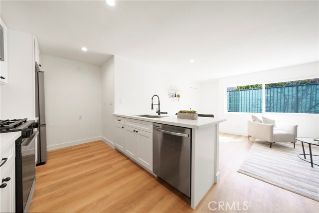957 S Gramercy Drive, Los Angeles CA: https://media.crmls.org/medias/c987e3f3-2fde-45f9-bb75-b043f8ba22cf.jpg