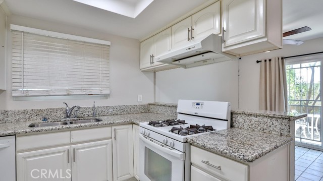 Detail Gallery Image 15 of 44 For 150 S Fairview St #9,  Santa Ana,  CA 92704 - 3 Beds | 2/1 Baths