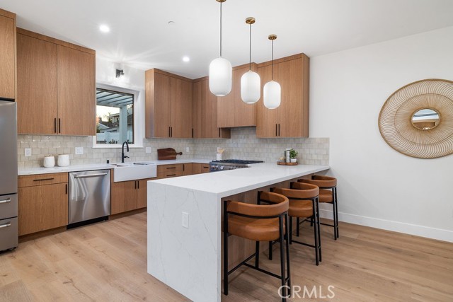 Detail Gallery Image 11 of 31 For 4831 Sancola, Toluca Lake,  CA 91601 - 4 Beds | 4 Baths