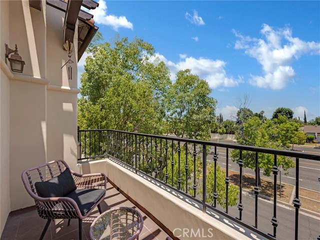 5753 White Oak Avenue, Encino CA: https://media.crmls.org/medias/c988c637-d490-4922-92ad-e67e222ace9a.jpg