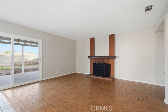 Detail Gallery Image 16 of 38 For 3621 Apollo, Palmdale,  CA 93550 - 3 Beds | 2/1 Baths