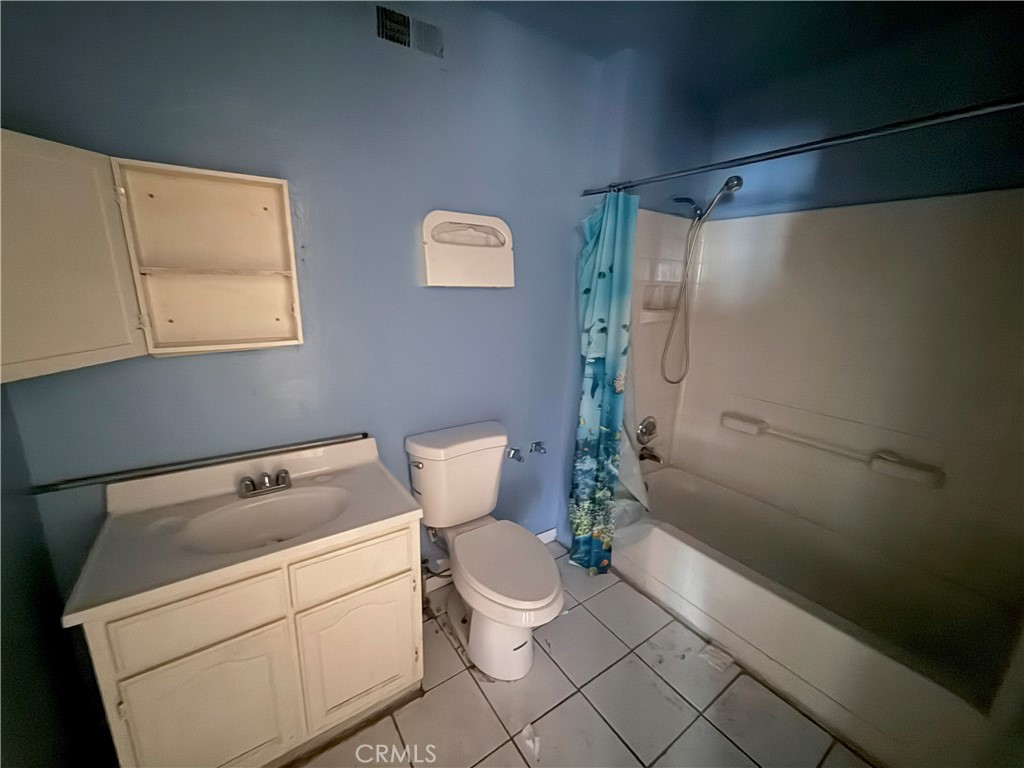 https://media.crmls.org/medias/c9897665-05ac-4aae-8c76-8144ec5c8a74.jpg?preset=X-Large