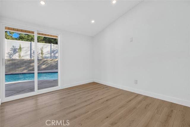 16445 Kingsbury photo 36