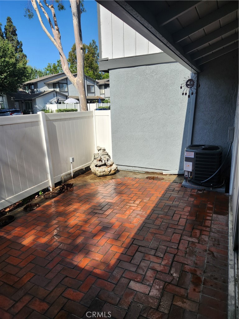 https://media.crmls.org/medias/c98a825c-5e3a-44f8-ac6f-119e122b52a9.jpg?preset=X-Large