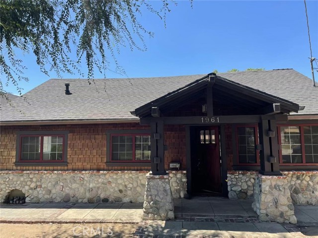 1961 Navarro Avenue, Pasadena CA: https://media.crmls.org/medias/c98afc96-b7b7-45c5-8551-dbd9bb7d554c.jpg