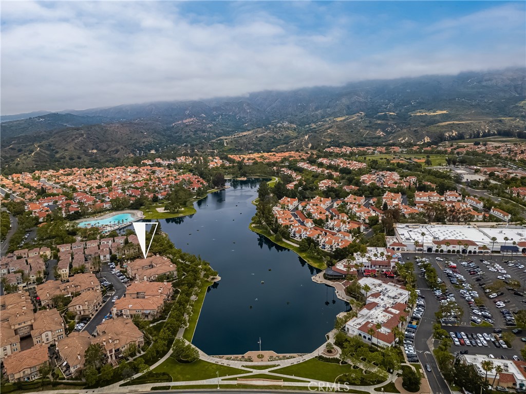 https://media.crmls.org/medias/c98b56fe-f541-4a54-8825-d3927be71321.jpg?preset=X-Large