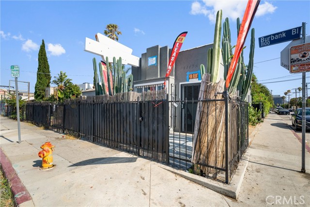 11170 Burbank Boulevard, North Hollywood CA: https://media.crmls.org/medias/c98c3974-28d9-4fe9-8d51-e7993b688771.jpg