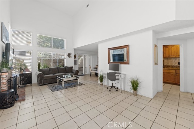 6043 Miles Avenue, Huntington Park CA: https://media.crmls.org/medias/c98c46ec-425b-4476-b125-ddcec8f3dd2d.jpg