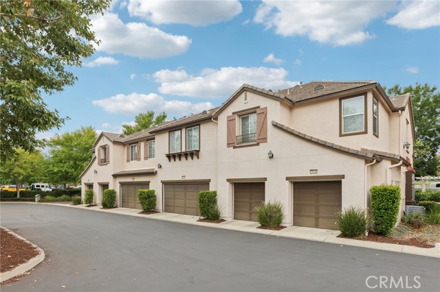 28519 Pietro Drive, Valencia CA: https://media.crmls.org/medias/c98d8a74-d6f6-4270-a48e-53823ade287b.jpg