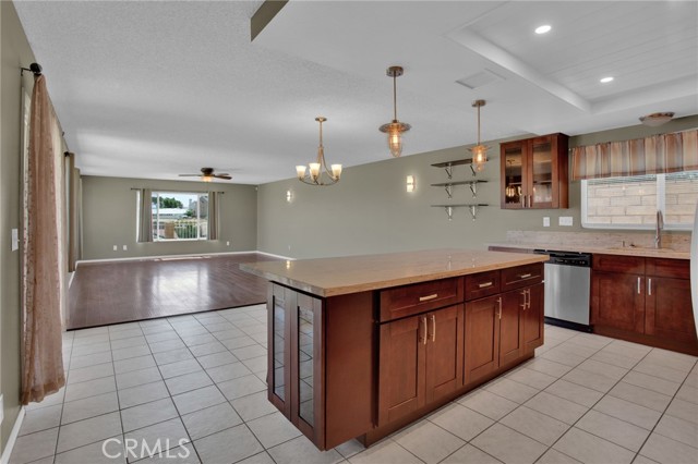 17965 Fremontia Lane, Victorville CA: https://media.crmls.org/medias/c98df37d-a36d-4a65-8130-faeaa94e60f6.jpg