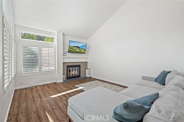 164 Stanford Court, Irvine CA: https://media.crmls.org/medias/c98e4ef7-4575-4ff5-bc34-a6049b0740cd.jpg