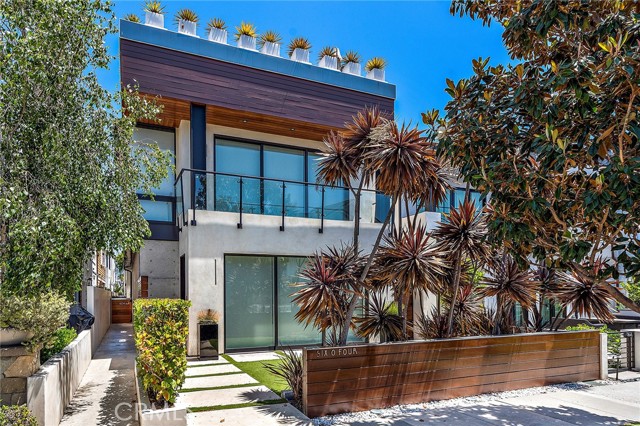 Detail Gallery Image 1 of 16 For 604 1/2 Acacia Ave, Corona Del Mar,  CA 92625 - 2 Beds | 2/1 Baths