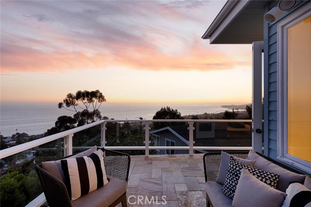 Detail Gallery Image 15 of 48 For 2163 Crestview Dr, Laguna Beach,  CA 92651 - 3 Beds | 2/1 Baths