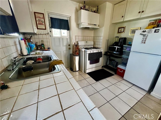 Detail Gallery Image 5 of 10 For 5354 De Roja Ave, Woodland Hills,  CA 91364 - 4 Beds | 2 Baths