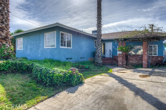 Detail Gallery Image 4 of 48 For 917 Stanford Ct, Bakersfield,  CA 93305 - 4 Beds | 2 Baths