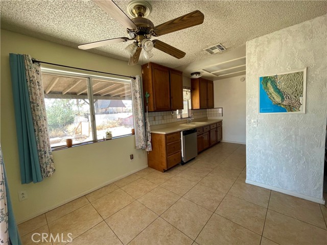 Detail Gallery Image 18 of 29 For 58873 Sun Mesa Dr, Yucca Valley,  CA 92284 - 2 Beds | 1 Baths