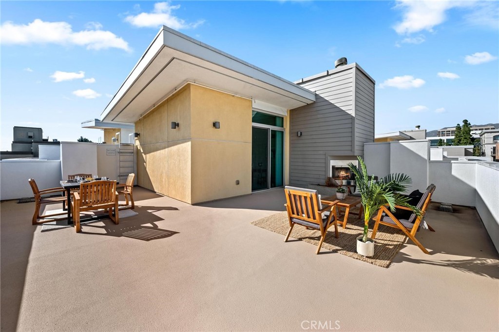 238 S Arroyo Parkway #401