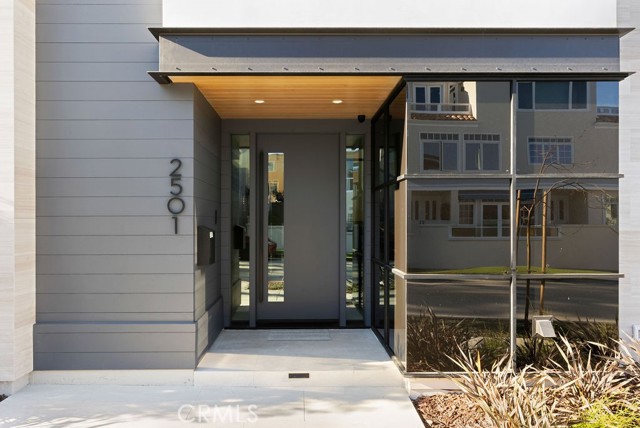 Detail Gallery Image 2 of 21 For 2501 Seaview Ave, Corona Del Mar,  CA 92625 - 4 Beds | 4/1 Baths