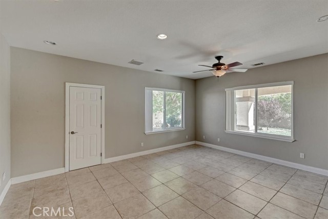 Detail Gallery Image 11 of 49 For 9269 Daisy Rd, Oak Hills,  CA 92344 - 4 Beds | 2/1 Baths