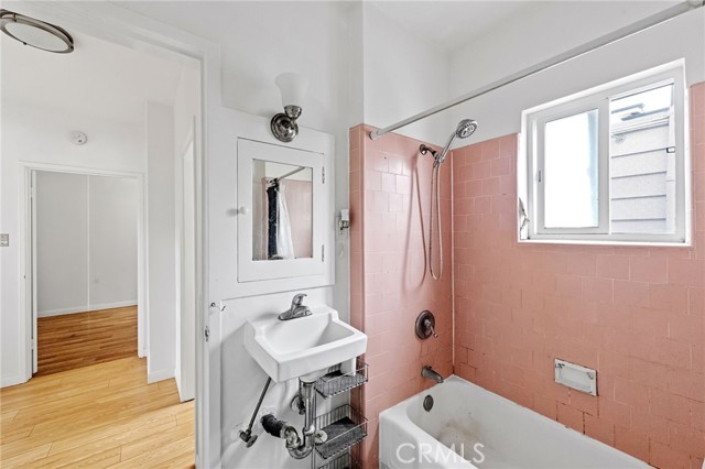 1634 Bayview Drive, Hermosa Beach CA: https://media.crmls.org/medias/c991d85f-dca8-42fd-95ce-6e6dc10cfba5.jpg