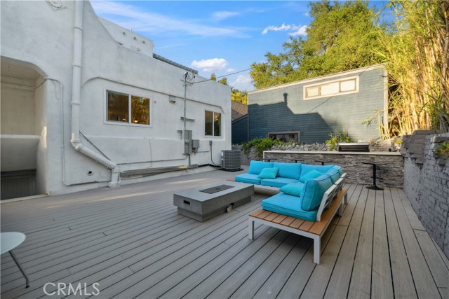 1290 E Woodbury Road, Pasadena CA: https://media.crmls.org/medias/c9928104-1c4a-4ee5-aecd-54cbfc91be1f.jpg