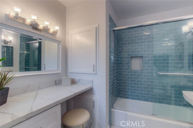 200 Moonstone Street, Manhattan Beach CA: https://media.crmls.org/medias/c9955872-99c3-4cfc-b9cd-acb9e49cec5c.jpg