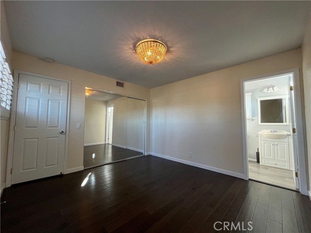 Detail Gallery Image 10 of 17 For 5456 Hermitage Ave #1,  Valley Village,  CA 91607 - 2 Beds | 2/1 Baths