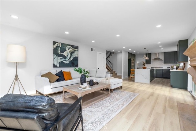 Detail Gallery Image 14 of 38 For 4401 Cezanne Ave, Woodland Hills,  CA 91364 - 4 Beds | 3 Baths