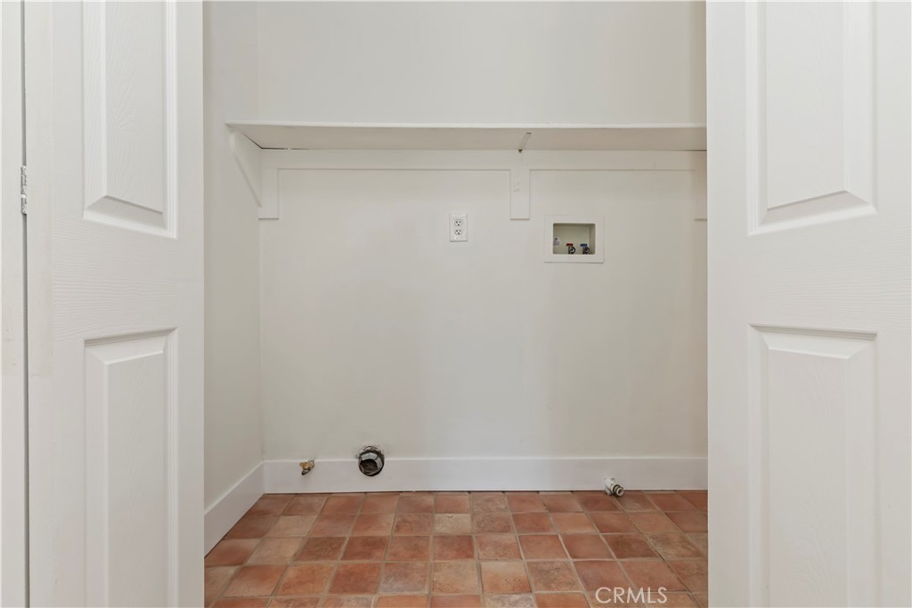https://media.crmls.org/medias/c9970ac5-ef26-4d0f-b967-fa9a222549b9.jpg?preset=X-Large