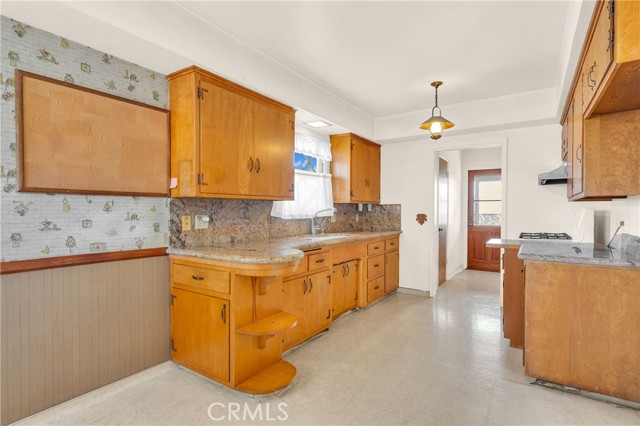 321 E Oakmont Drive, Montebello CA: https://media.crmls.org/medias/c997c99f-059f-4904-9c2d-d1ba3d3c5622.jpg