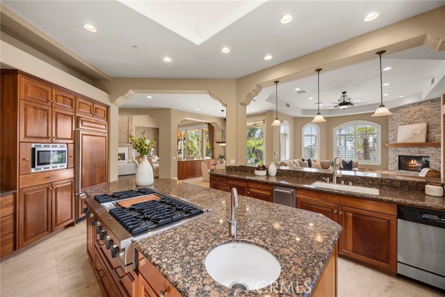 Detail Gallery Image 12 of 45 For 1767 N Kimbark Ln, Orange,  CA 92869 - 6 Beds | 6 Baths