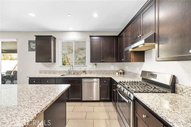 Detail Gallery Image 16 of 44 For 24510 Snapdragon, Lake Elsinore,  CA 92532 - 4 Beds | 2/1 Baths