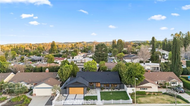 Detail Gallery Image 3 of 47 For 23856 Aetna, Woodland Hills,  CA 91367 - 4 Beds | 3 Baths