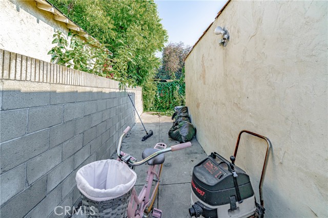 6200 Cimarron Street, Los Angeles, California 90047, 3 Bedrooms Bedrooms, ,2 BathroomsBathrooms,Single Family Residence,For Sale,Cimarron,DW24118390