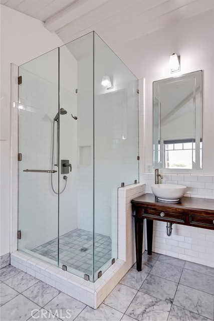 1146 18th Street, Manhattan Beach, California 90266, 4 Bedrooms Bedrooms, ,2 BathroomsBathrooms,Residential,Sold,18th,SB22027666