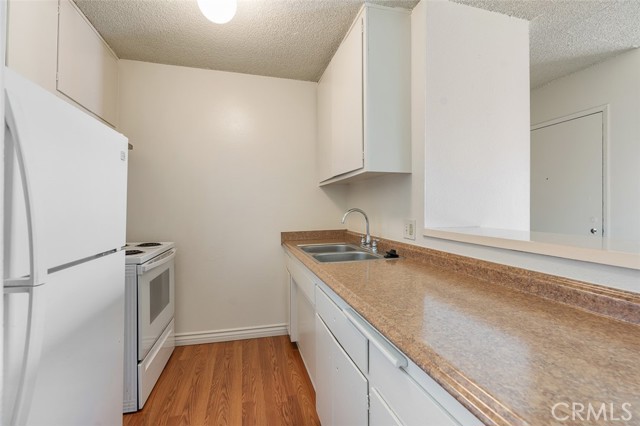 820 N Raymond Avenue, Pasadena CA: https://media.crmls.org/medias/c99ccb65-a363-4d08-8d68-c6ef09c029ce.jpg