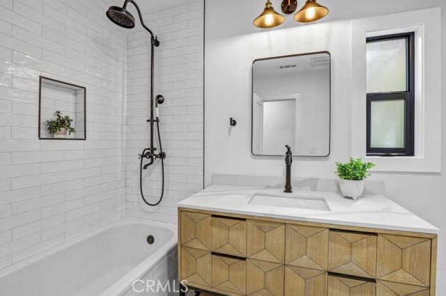 2327 Bonnie Brae, Santa Ana CA: https://media.crmls.org/medias/c99ce9b6-ede9-4f43-8614-0448008ce264.jpg