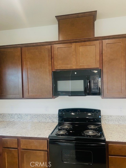 Detail Gallery Image 5 of 11 For 129 Squaw Valley Dr., Merced,  CA 95341 - 4 Beds | 2 Baths