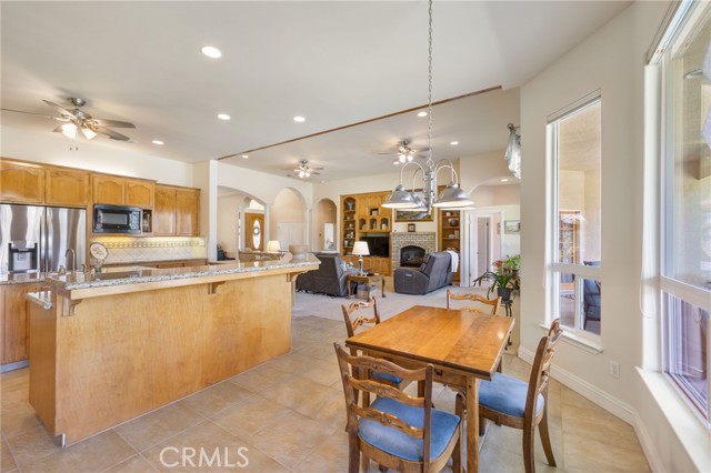 Detail Gallery Image 12 of 54 For 13946 Santa Fe Ct, Bakersfield,  CA 93314 - 4 Beds | 3 Baths