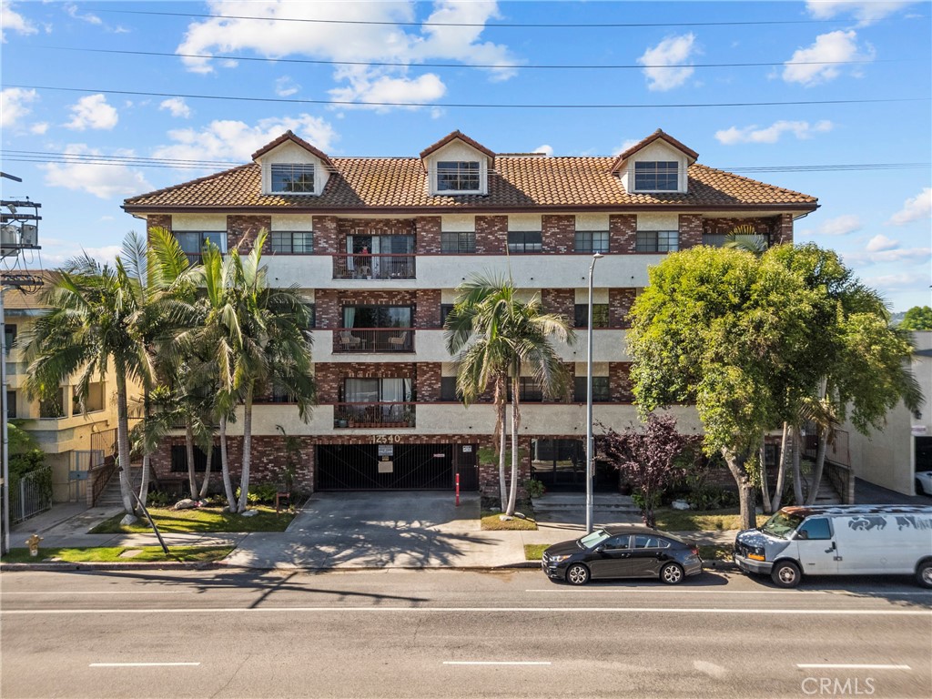 https://media.crmls.org/medias/c99d7e1e-9797-41d1-91a9-4688ebe5b5fd.jpg?preset=X-Large