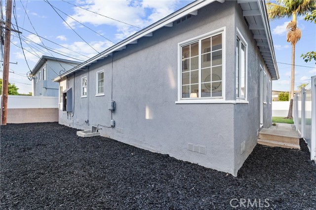 765 Loma Avenue, Long Beach CA: https://media.crmls.org/medias/c99dcc03-2f3a-490d-a577-c021e8617efe.jpg