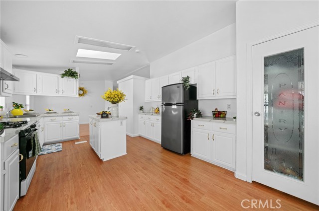 Detail Gallery Image 4 of 22 For 1441 Paso Real Ave #203,  Rowland Heights,  CA 91748 - 4 Beds | 2 Baths