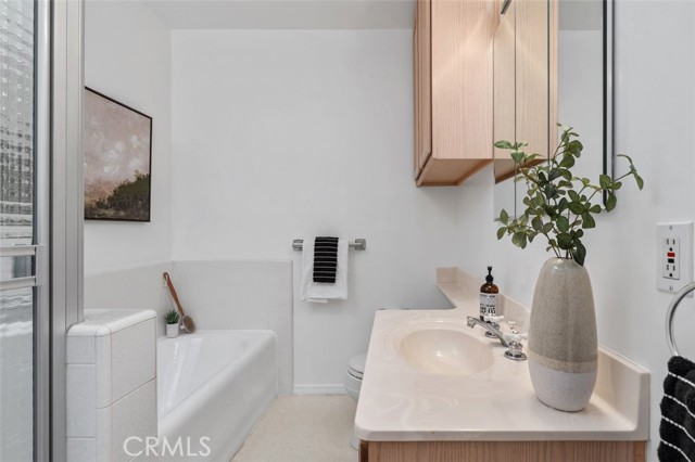 2340 Camden Avenue, Los Angeles CA: https://media.crmls.org/medias/c99f12dd-deb1-4f56-a343-3351d70dc409.jpg